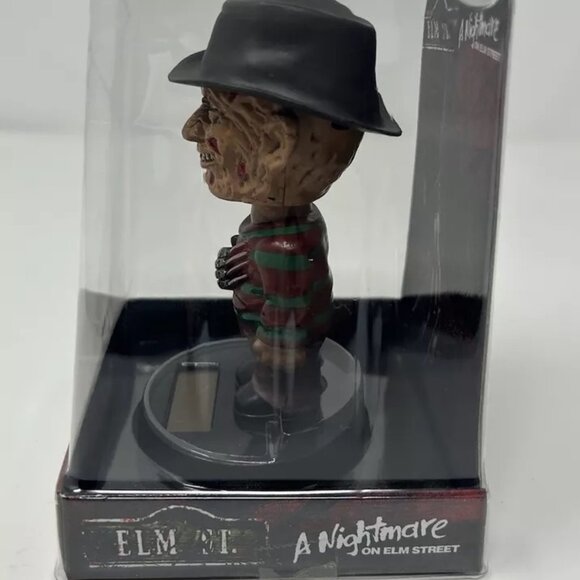 Solar-Powered Bobble Head - FREDDY KRUEGER - New in Package - Picture 4 of 9